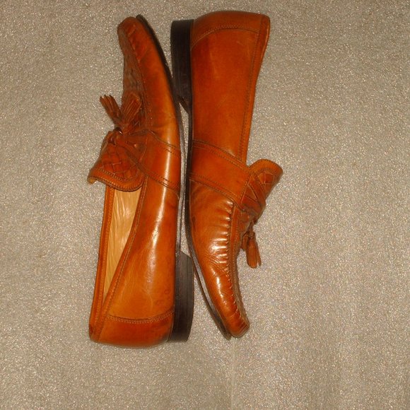 Johnston & Murphy Waterproof Branning Cap Toe Shoes - Mens  Pair of Johnston & Murphy dress shoes - size 12
